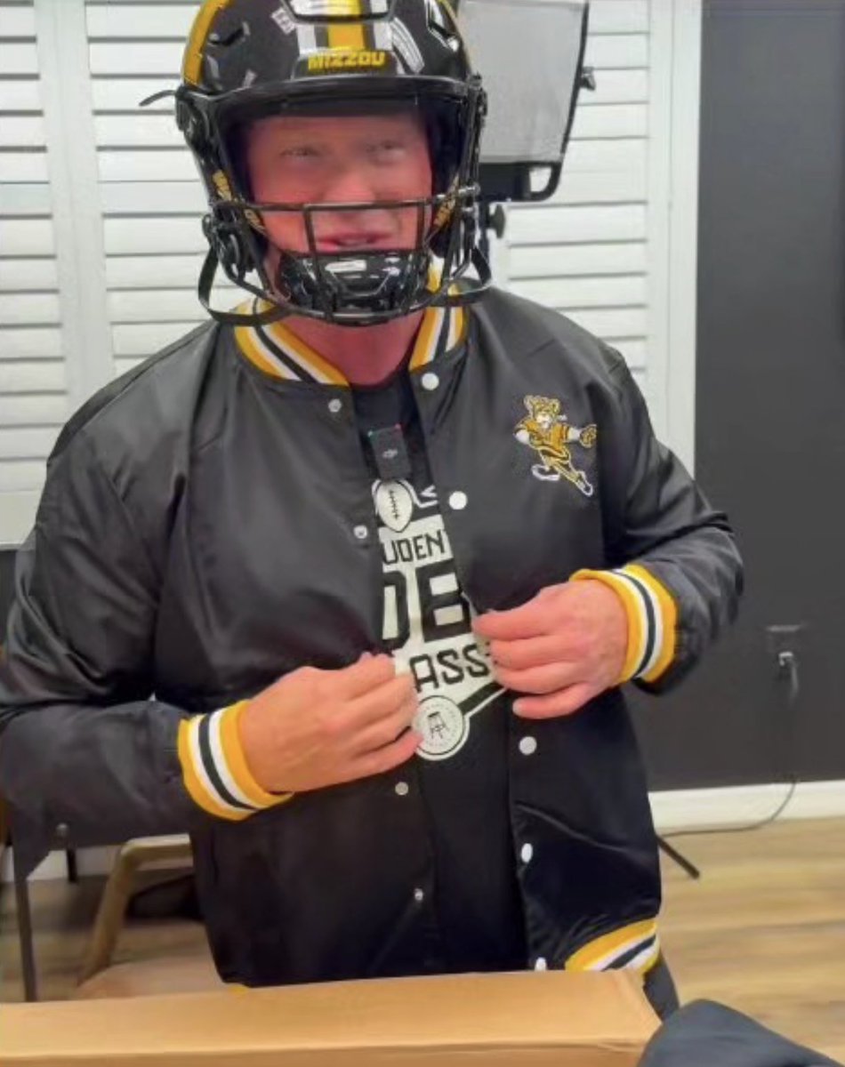 Still thinking about this Mizzou logo.

Still haven't seen it anywhere else.