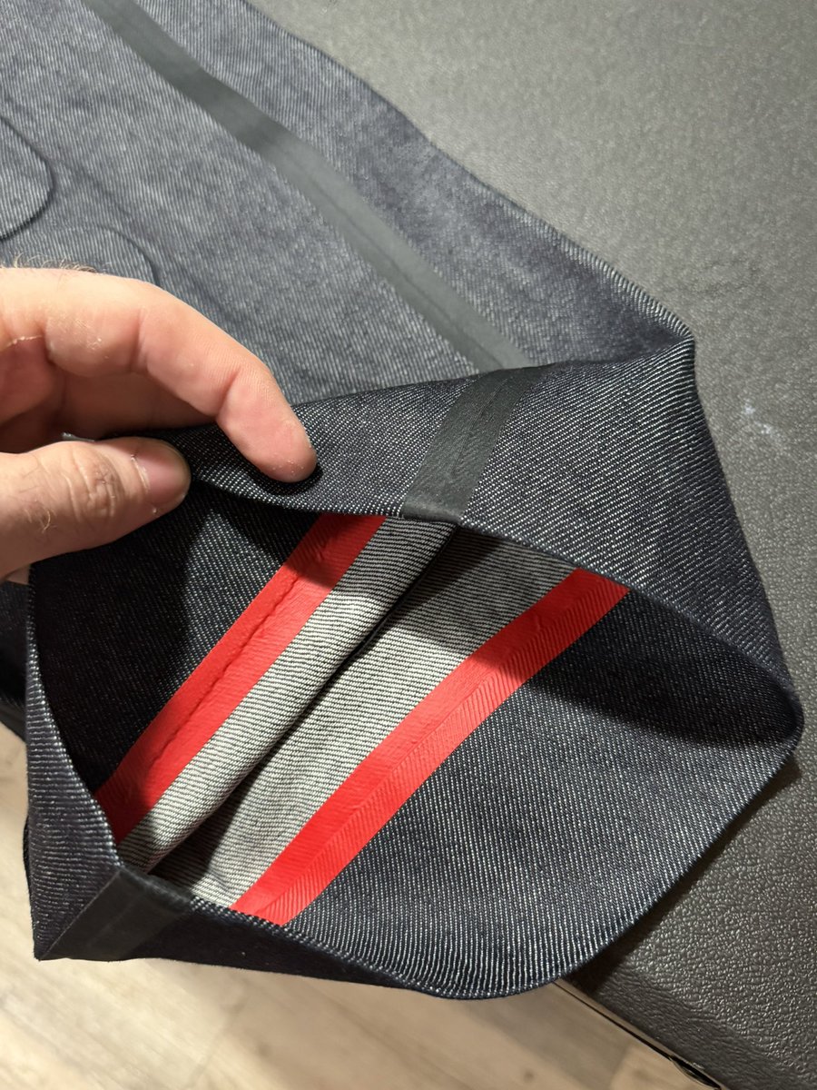 nellaf's tweet image. jeans made with 0 stitches