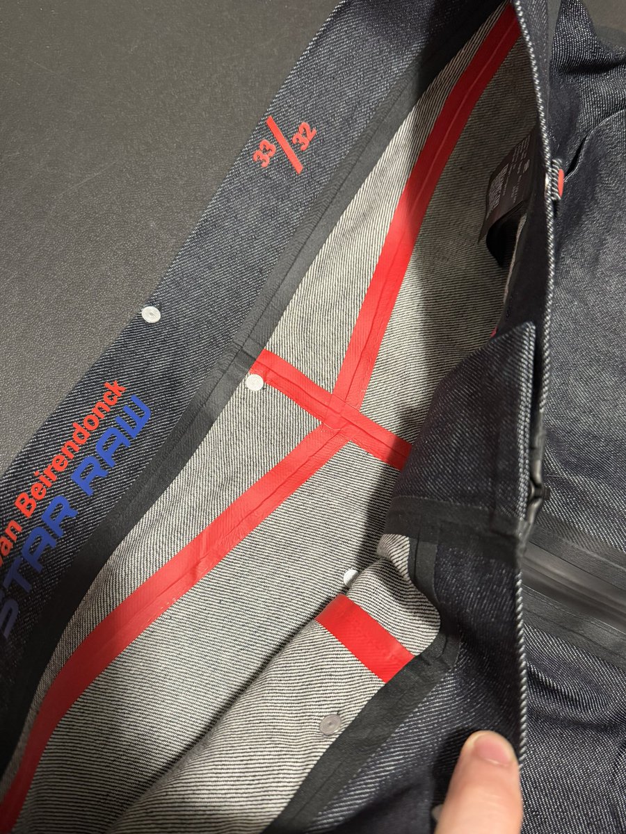 nellaf's tweet image. jeans made with 0 stitches