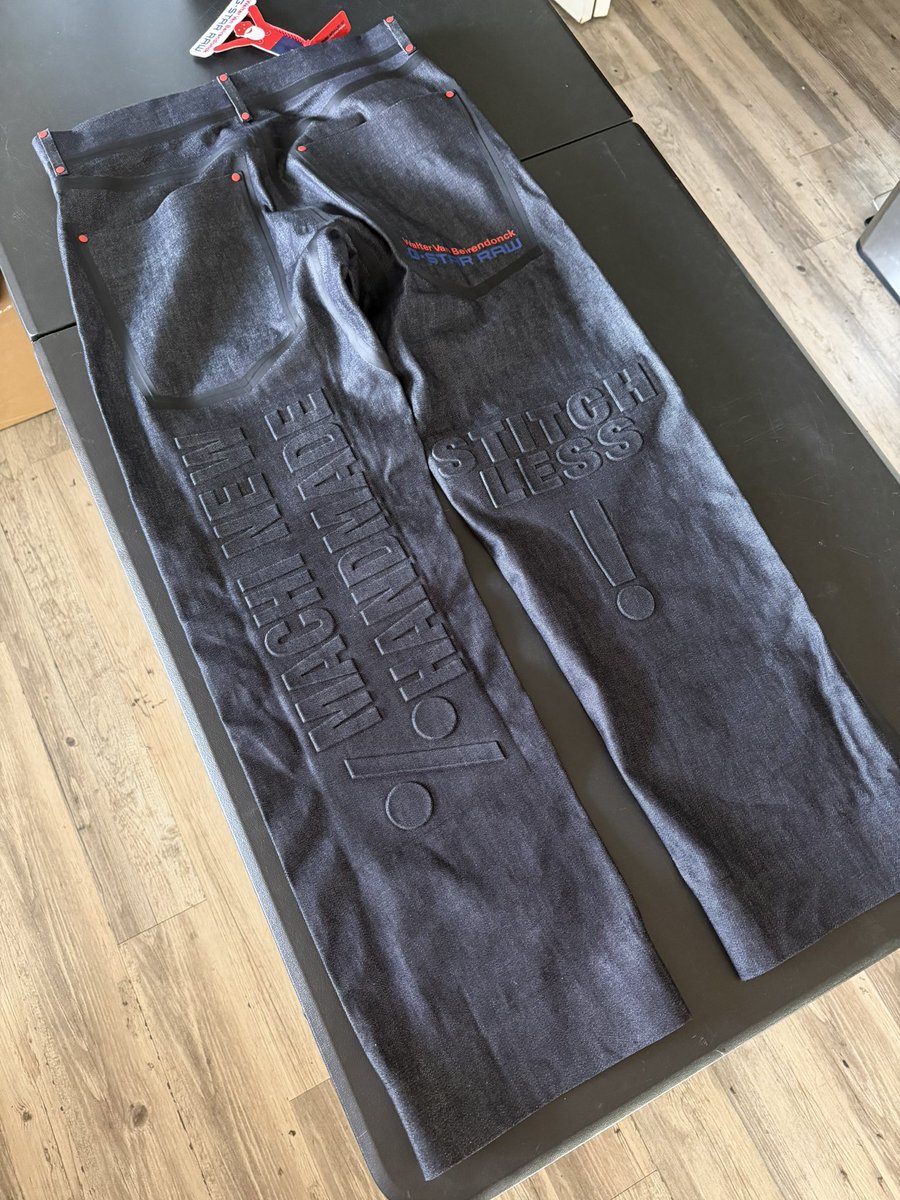 nellaf's tweet image. jeans made with 0 stitches