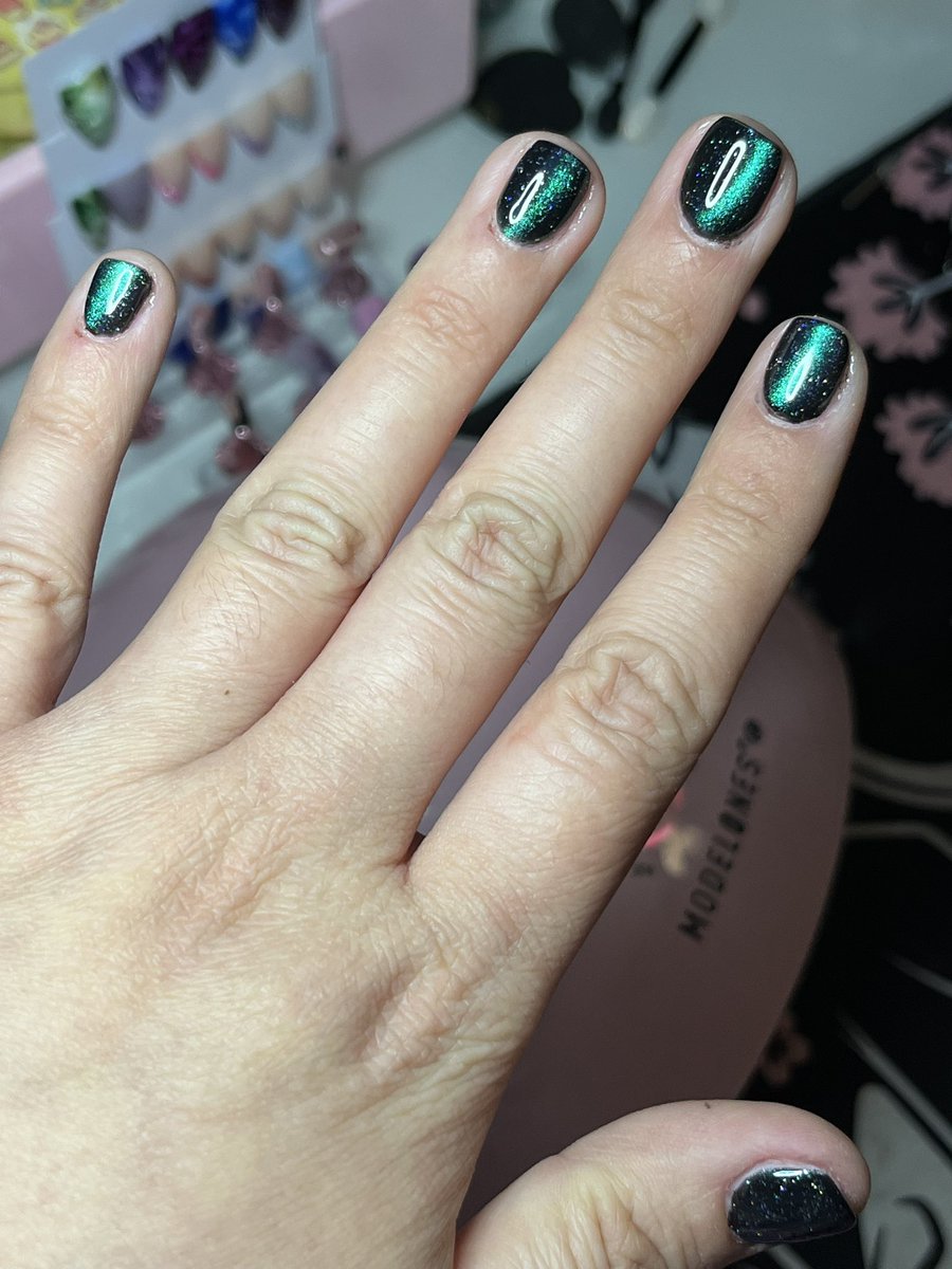 One week into using nail dip and I’m in-love. Trying to grow out my natural length so the gals are short right now 🥹💖 Enjoy these black nails with a luminescent cat eye🖤