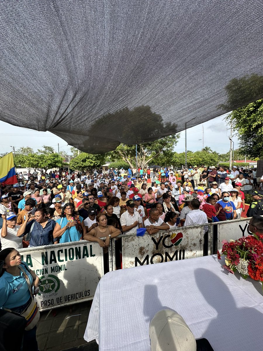 Álvaro Uribe Vélez tweet media