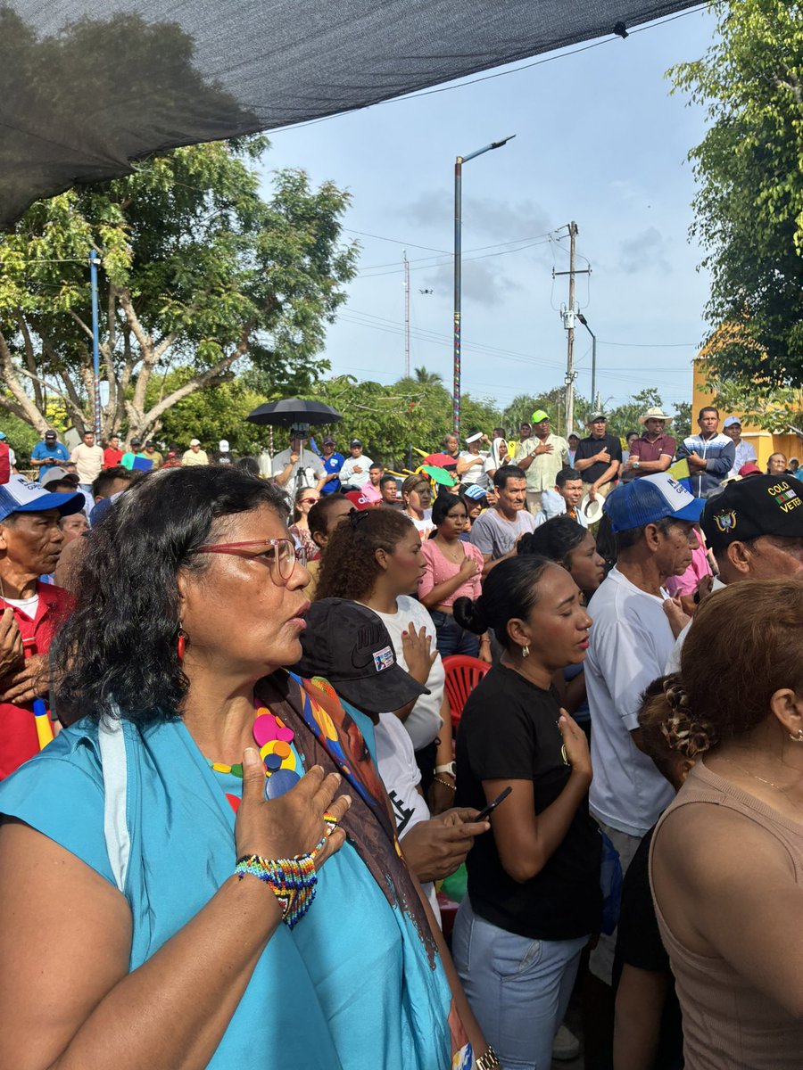 Álvaro Uribe Vélez tweet media