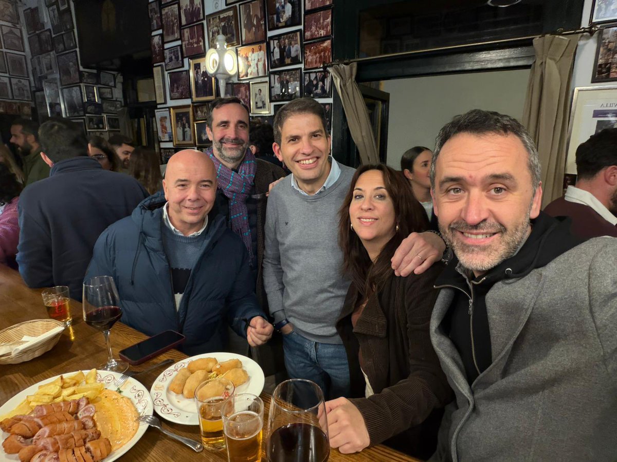 Siempre es un placer recibir a a los amigos de <a href="/elllamadorcsr/">elllamadorcsr</a> @franlopezdepaz <a href="/joselinde74/">José M. de la  Linde</a> <a href="/antoniocattoni/">Cattoni</a> <a href="/CarolinaGarciaJ/">Carolina García</a> y al arquitecto <a href="/pablom_millan/">Pablo Millán</a>