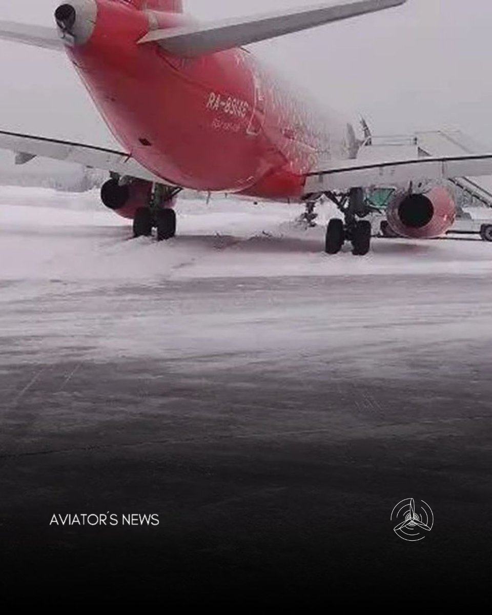 AviatorsAlley's tweet image. Rossiya Airlines SSJ100 skidded off the runway after landing at Arkhangelsk on Jan 9. Passengers exited via the rear door; no injuries reported.
#AviationNews #RunwayExcursion #Rossiya #SSJ100 #BreakingNews ✈️