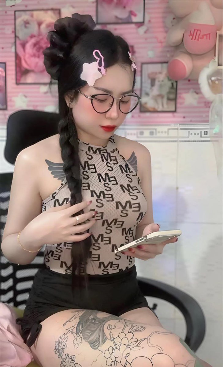 Emsusuk3's tweet photo. “Bình yên ai bán mà mua ai cho mà lấy ai thừa mà xin….!”❤️‍🩹 https://t.co/L1kUONUJnj