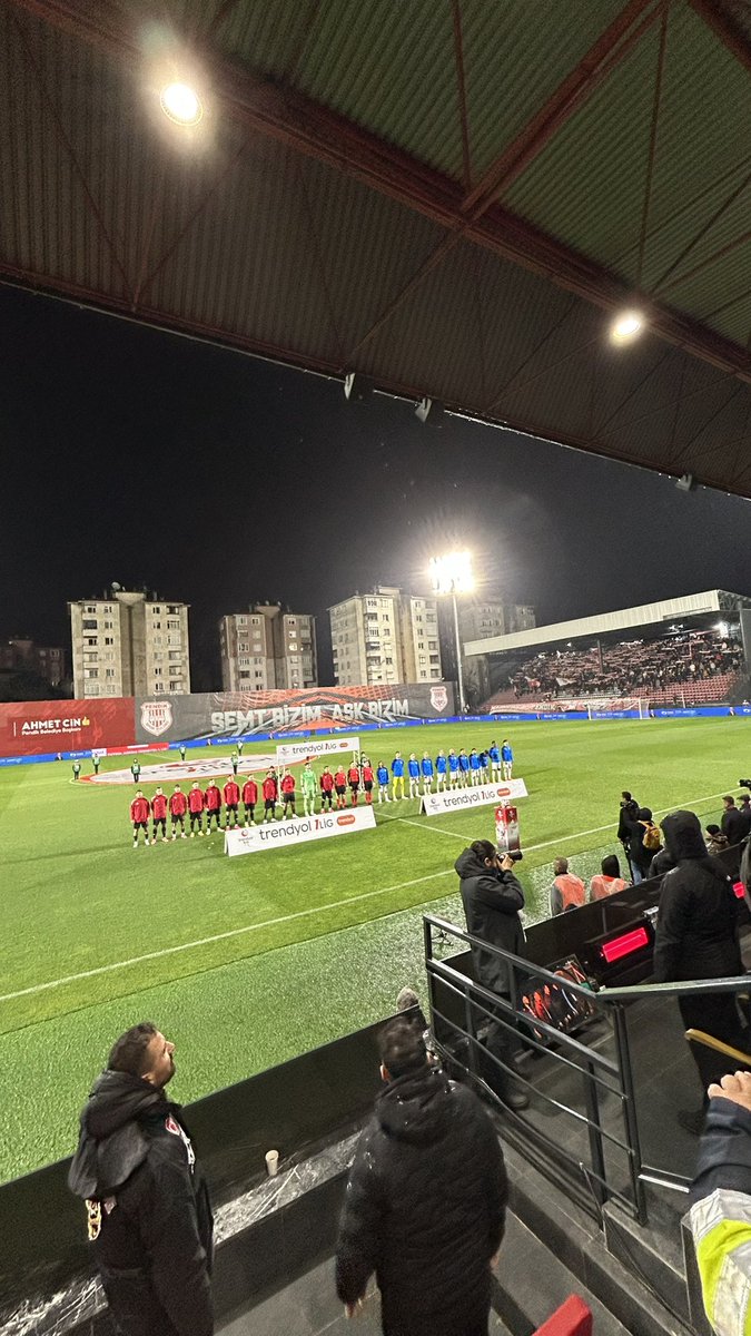 Pendikspor- Bodrum FK müsabakası muhteşem bir atmosferde başladı.