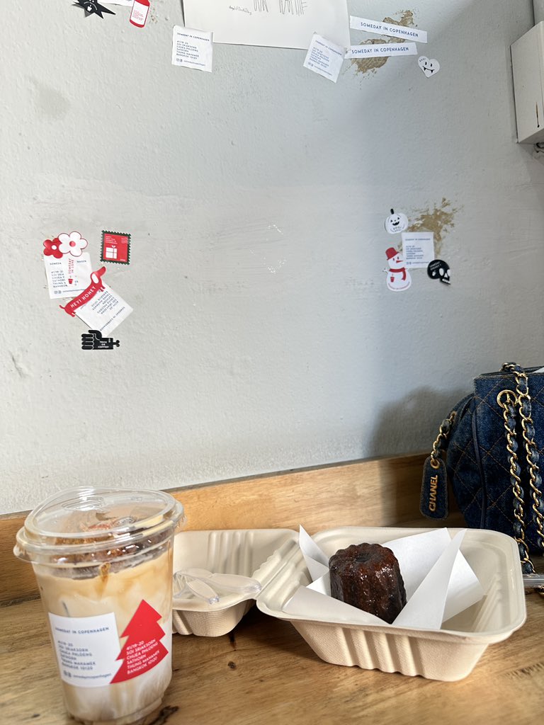 salshaindr's tweet image. eldest daughters and their quiet pattern of handling life alone.