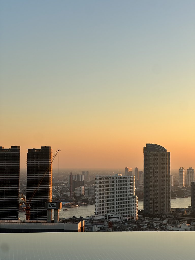 salshaindr's tweet image. eldest daughters and their quiet pattern of handling life alone.