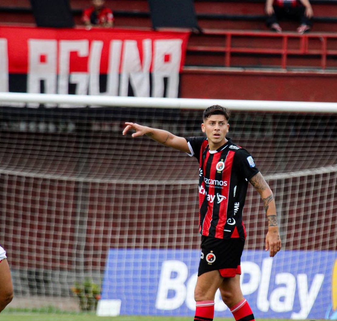 Informan <a href="/PSierraR/">Pipe Sierra</a> y <a href="/olsendeportes/">Mariano Olsen</a> que Diego Calcaterra va a jugar en el Cúcuta Deportivo F.C. Vuelve cedido de San Lorenzo hasta diciembre 2026 con opción de compra. ¡VAMOS INDIO!