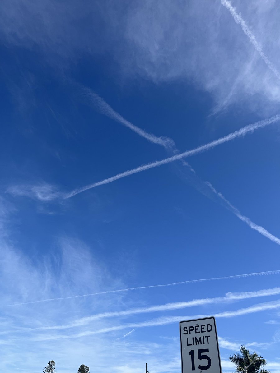 SssTammy's tweet image. Another day of constant chemtrails over Sarasota Fl.
@GovRonDeSantis  Why is this still happening??? Why don’t you care? 
What goes up must come down! Poisoning us daily. This is outrageous and people wonder why everything is dying. 
@RonDeSantis 
@VernBuchanan 
@SunSentinel