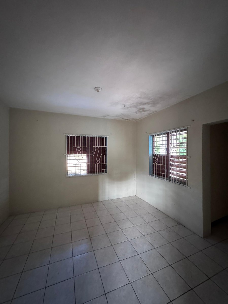 Spanish Town, Kingston
4 bed 2 bath
22.5 million JMD
Mortgage: 135,000 JMD p/m

Link: landandlegacyja.com/properties/75-…

Join our community to stay updated: whatsapp.com/channel/0029Vb…