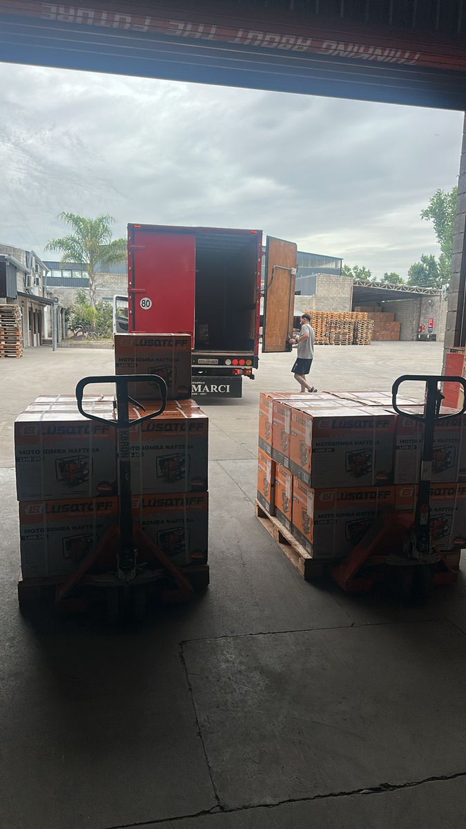 RuloBustillo's tweet photo. Otra vez los cerveceros artesanales de todo el país unidos por una causa mayor.
Frente a los incendios en el sur, entre todos se compraron 25 motobombas, 20 tanques y $743.300 en combustible.
La comunidad cervecera, presente cuando hace falta. https://t.co/KuHf0Y4RSa