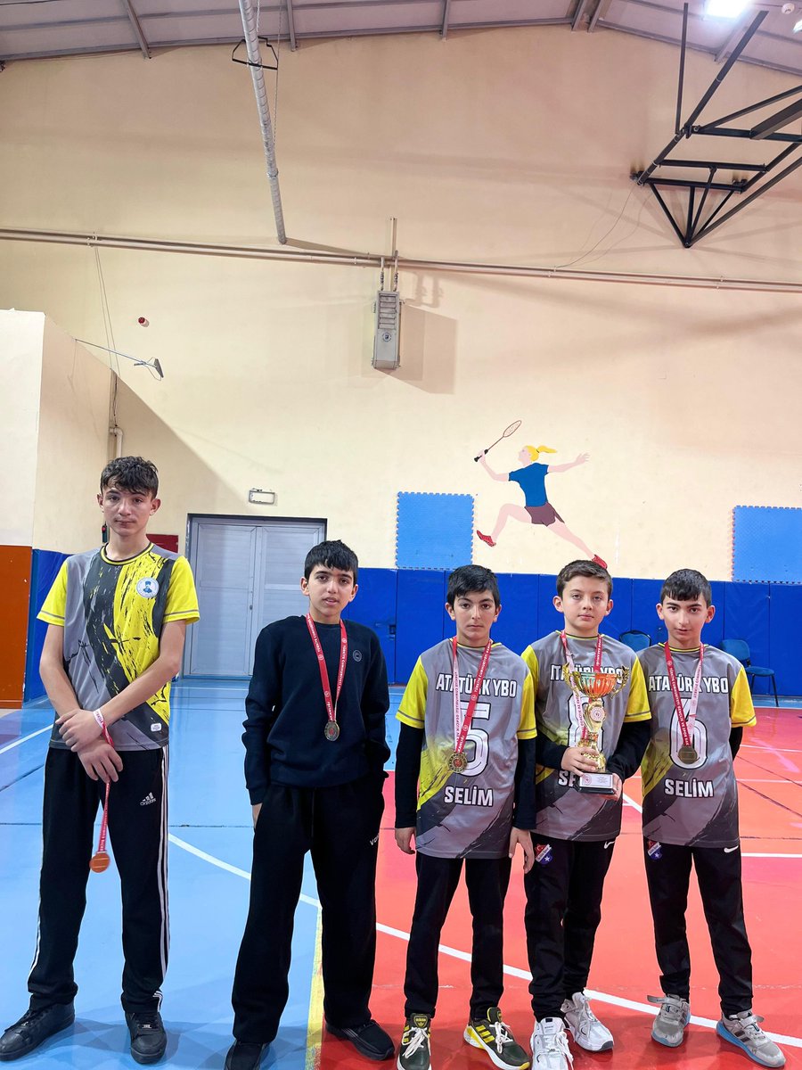 🏸 Okul Sporları Yıldızlar Badminton Turnuvası 🏸
Okul Sporları kapsamında düzenlenen Yıldızlar Badminton Turnuvasına
5 kız takımı ve 4 erkek takımı olmak üzere toplam 9 takım katılım sağladı.
<a href="/OA_BAK/">Dr. Osman Aşkın Bak</a> <a href="/ziyapolat73/">Ziya POLAT</a> <a href="/mehmet_baskoylu/">Mehmet BAŞKÖYLÜ</a> <a href="/gencliksporbak/">Gençlik ve Spor Bakanlığı 🇹🇷</a> <a href="/KarsValiligi/">T.C. Kars Valiliği</a>