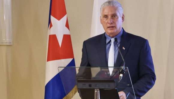 “No tienen moral para señalar a Cuba en nada, absolutamente en nada, quienes convierten todo en negocio, incluso las vidas humanas”
#CubaesCoraje