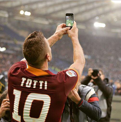 11/01/15 - Roma vs Lazio 

Francesco Totti 🤳