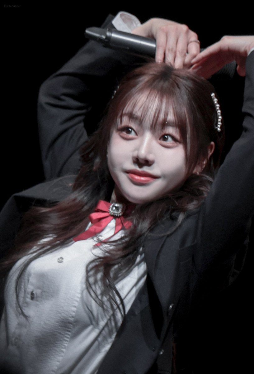 huntergraper's tweet image. 260111 연극 포쉬 막공 무대 인사 

샬롯 役 | #조영화 —̳͟͞͞♡