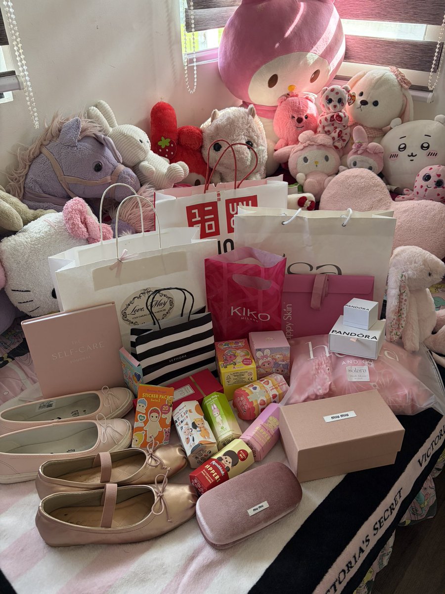 fluttersof's tweet image. i get everything i want cause i attract it