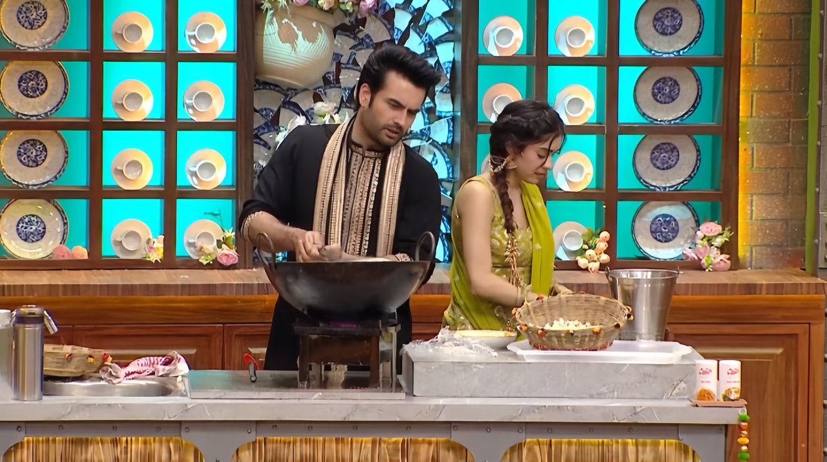 No shouting. No chaos. Just one calm sentence and BOOM — comedy gold 😂💀

VD casually: ‘Tere ghar ka free bachha tu hi hai’ 🤣😭

This is how #VivianDsena roasts — silent but deadly.

#LaughterChefs3 #LaughterChefs #VDians
