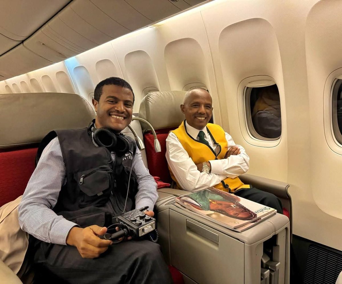 aerotopia_tv's tweet photo. በብዙ ዓመታት የዘለቀ፣ ትጋትና ጥረት እንዳለ ሆኖ፣ የእግዚአብሔር ፈቃድ ሆኖልኝ፣ ከነዚህ ወርቃማ የአቪዬሽን አባቶች ጋር በስራና በወዳጅነት (በጓደኝነት ጭምር) ስለ ሀገራችን እና አፍሪቃ አቪዬሽን ለመማር ዕድል ማግኘቴን  በምስጋና እና ባለዕዳነት የምቀበለው ነው። ይህንንም በአቪዬሽን እና ኤሮስፔስ መስክ፣ ወደ ኋላ (Paying back) ሳይሆ�� ወደፊት ለታናሾቼ የምከፍለው (Paying forward) ዕዳ እንዳለብኝ ማሰብ ለመኖሬ ትርጉም፣ ለዜግነቴም ክብር ሆኖልኛል።

የኮ/ል ስምረትን ብቸኛ የምስል ቃለ-መጠይቆች የማድረግ እና ግለ-ታሪክ ለመጻፍ መታደል፣ ለኤሮ ክለባችን የጋሽ ግርማን የበላይ ጠባቂነት፣ በኤሮ ክለባችን ጉዳይ ከጋሽ መስፍን ጋር ተፈራራሚ መሆን (በአቪዬሽን ጸሐፊነቴ ካገኘሁት ሌሎች ብዙ አብሮ የመስራት፣ እና የትብብር ዕድሎች ጋር)፣ የአቪዬሽን ጉዞዬ ጅማሬ መሠረቱ ጽኑ እንደሆነ አምናለሁ። 

በትናንቱ ግዙፍ ኤርፖርት ግንባታ ማስጀመርያ ላይ አብረው የተነሱትን ፎቶ ማየቴ ነው፣ በረከቶቼን እንዳስታውስ እና እንዳመሰግን ዕድሉን የሰጠኝ።