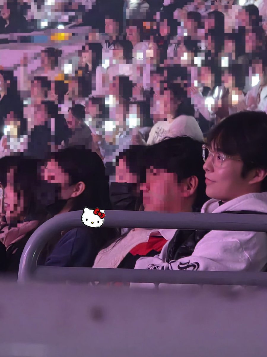 hamster_xiu's tweet image. 260104 Xiumin at Reverie Dot Day 3 🥹🥹🥹

#시우민 #XIUMIN #シウミン #秀珉 #金珉锡