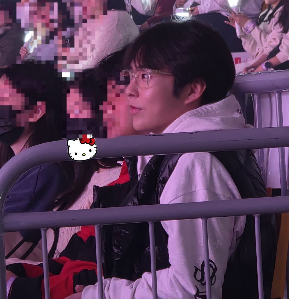 hamster_xiu's tweet image. 260104 Xiumin at Reverie Dot Day 3 🥹🥹🥹

#시우민 #XIUMIN #シウミン #秀珉 #金珉锡