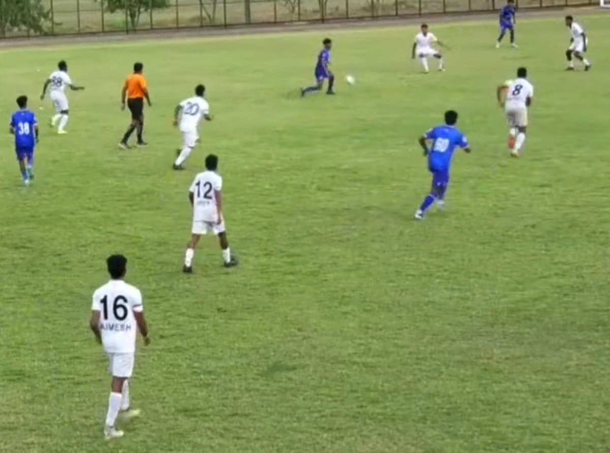 Kol_Football's tweet photo. Dempo Sports Club and Sesa Football Academy shared the spoils in a closely contested 1-1 draw in their encounter at the Ella ground.
Pic - GFA
#GoaProLeague #IndianFootball https://t.co/Us5C2xtubA