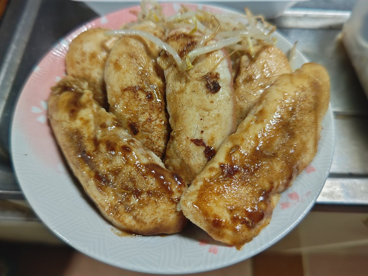 もやし炒め、ササミを添えて