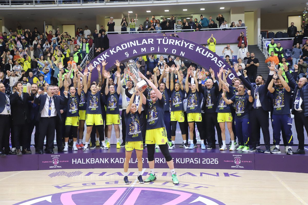 Halkbank Kadınlar Türkiye Kupası şampiyonu olan Fenerbahçe Opet’i tebrik ediyorum.🏆🇹🇷👏🏼