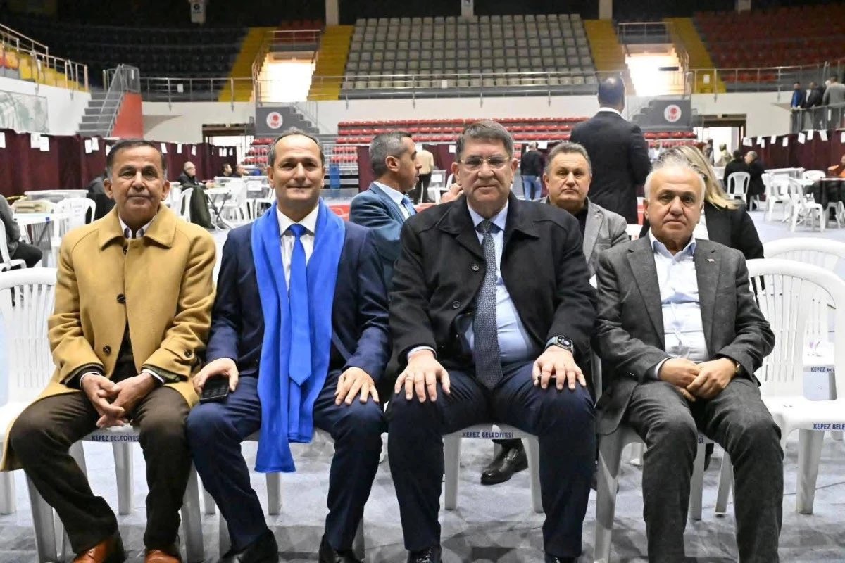 İsmail Çağlar yeniden başkan seçildi…

Antalya Emlakçılar ve İş Takipçileri Oto Galerisi Esnaf Odası bugün sandık başına gitti.  

Genel kurulda başkanlık için mevcut başkan İsmail Çağlar ile Şeref Sağlam yarıştı. 

Sandıktan çıkan sonuçlara göre üyelerin çoğunluğunun desteğini