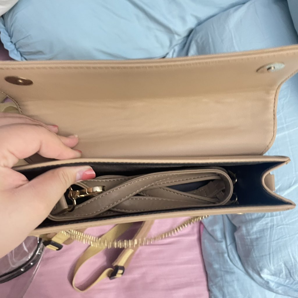 prelovedcorner's tweet photo. WTS / JUAL TAS PRELOVED
PAME blm prnh dipakai 70k
PVC dipakai sekali buat konser 20k

https://t.co/cMEu4rBHBr https://t.co/CH0gs3AsfS