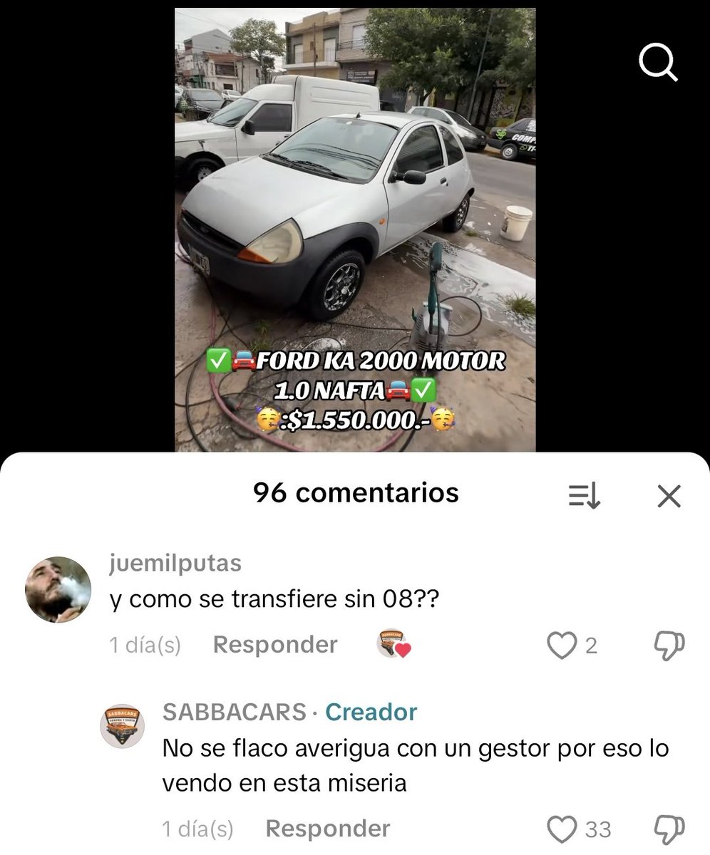El que anda con mucha paciencia es este vendedor de autos
