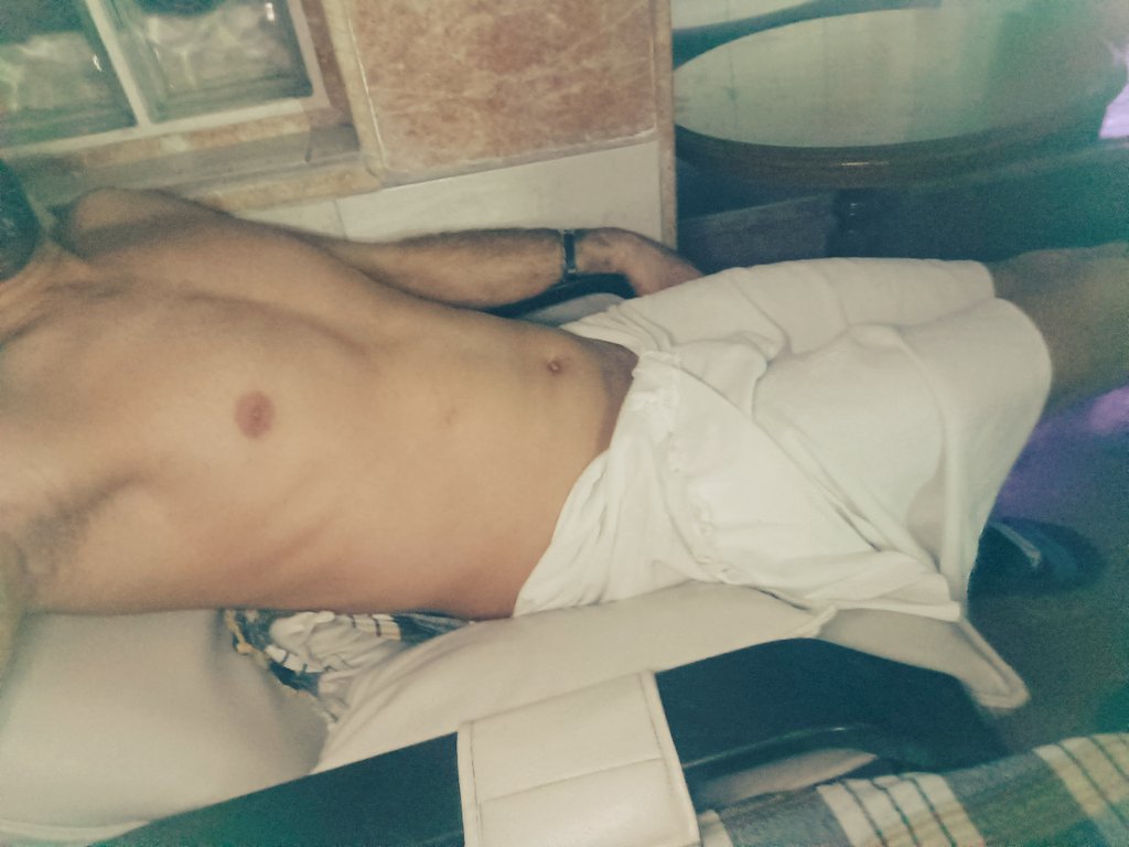 Gerçekten iyi bir kalp beş para etmiyor ne yazık ki. Yok mu böyle samimi dürüst kimsenin hayatını sorgulamadan keyfine zevkine bakan dostlar arkadaşlar yalan dolan insanlardan gına geldi artık.#cuckoldçiftler #cuckoldtürkiye #