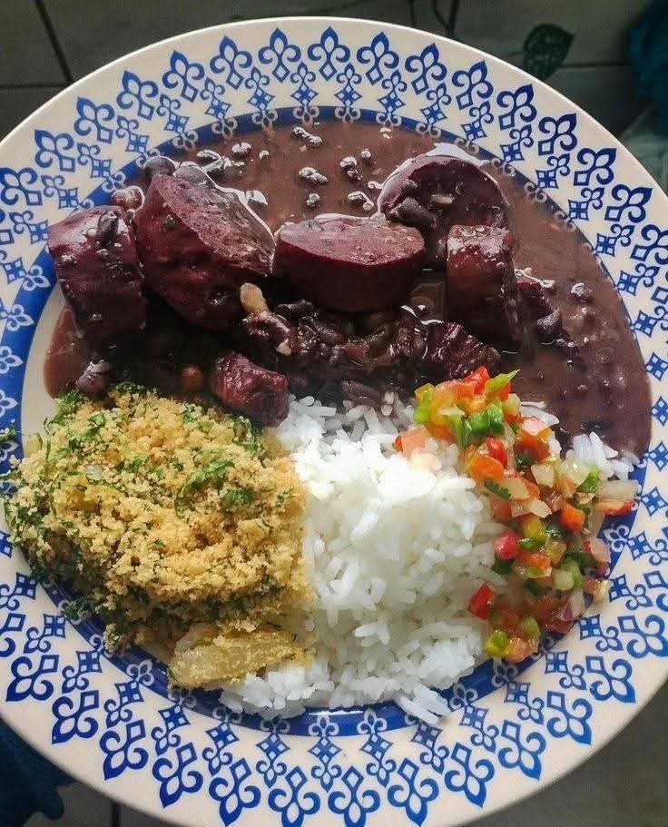 lscec22's tweet image. qual é a bebida que mais combina com feijoada na opinião de vcs?