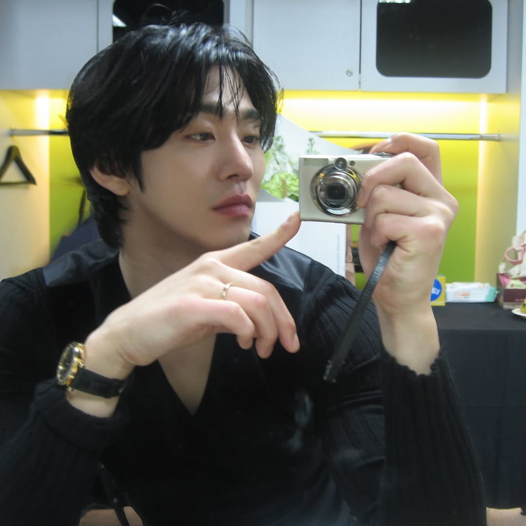 안효섭 개신기한게 옛날에 ㄹㅇ 여기서 더 잘생겨질수기 없다고 생각했는데 ㅇㄴ 가면갈수록계속잘생겨져 그래서 요즘 트위터 들어오기 너무 힘듦;; 안효섭이 너무 낭ㅎ아서