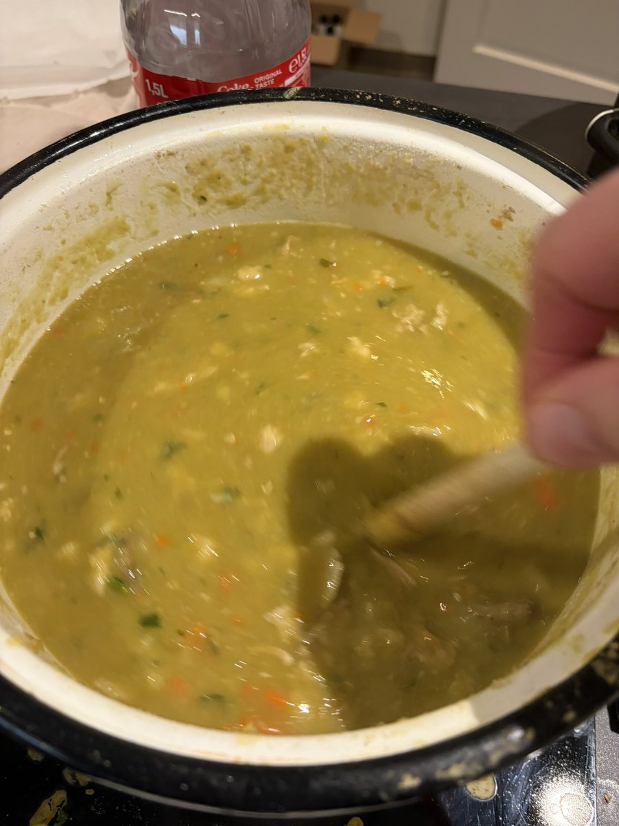 blauwboksem's tweet photo. De #erwtensoep is klaar.
Vanaf 10u vanmorgen al achter de pannen te roeren 😃. Zo lekker een bakkie…
Morgen #snert eten.
#hema #rookworst erbij https://t.co/VQ5oe8hs2Z