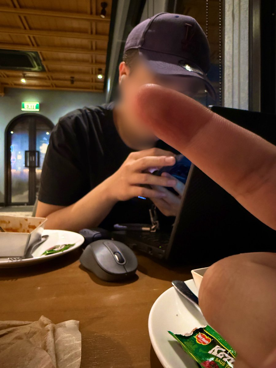 echo_grootg's tweet image. weekend ini ditutup dengan hampir seharian di PIK, dari makan, jajan, jalan, main gamezone daan berakhir dengan dia meeting, akunya yapping

but thanksss a lot telah saling meluangkan waktu untuk bertemu 🤍🤍🤍🤍