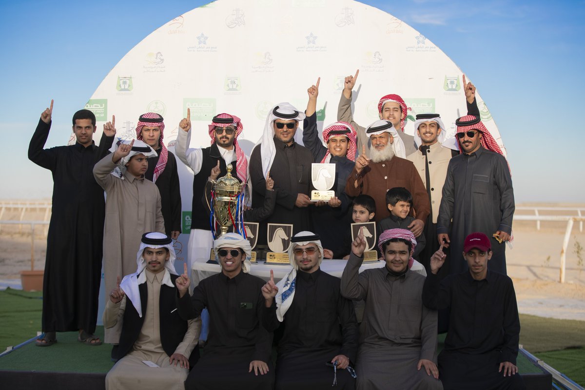 منصة تجمع أهل السبق 🏆
تتويج الفائزين في الحفل العاشر

ألف مبارك 👏🏻🤍

#ميدان_فروسية_حفرالباطن