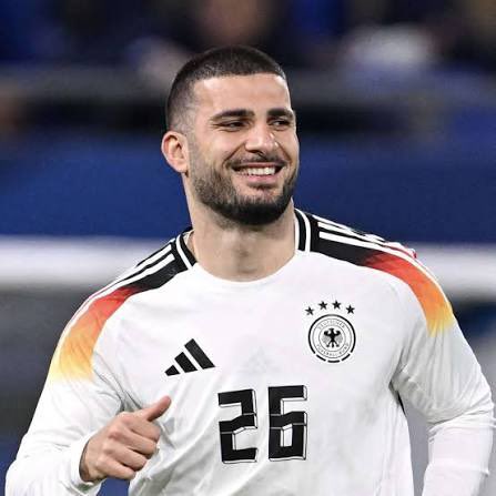 Stuttgart’ta oynayan Kürt futbolcu Deniz Undav:

“Dayanışma, başka yöne bakmamaktır. Şefkat sınır tanımaz. Masumlar için. Barış için.”