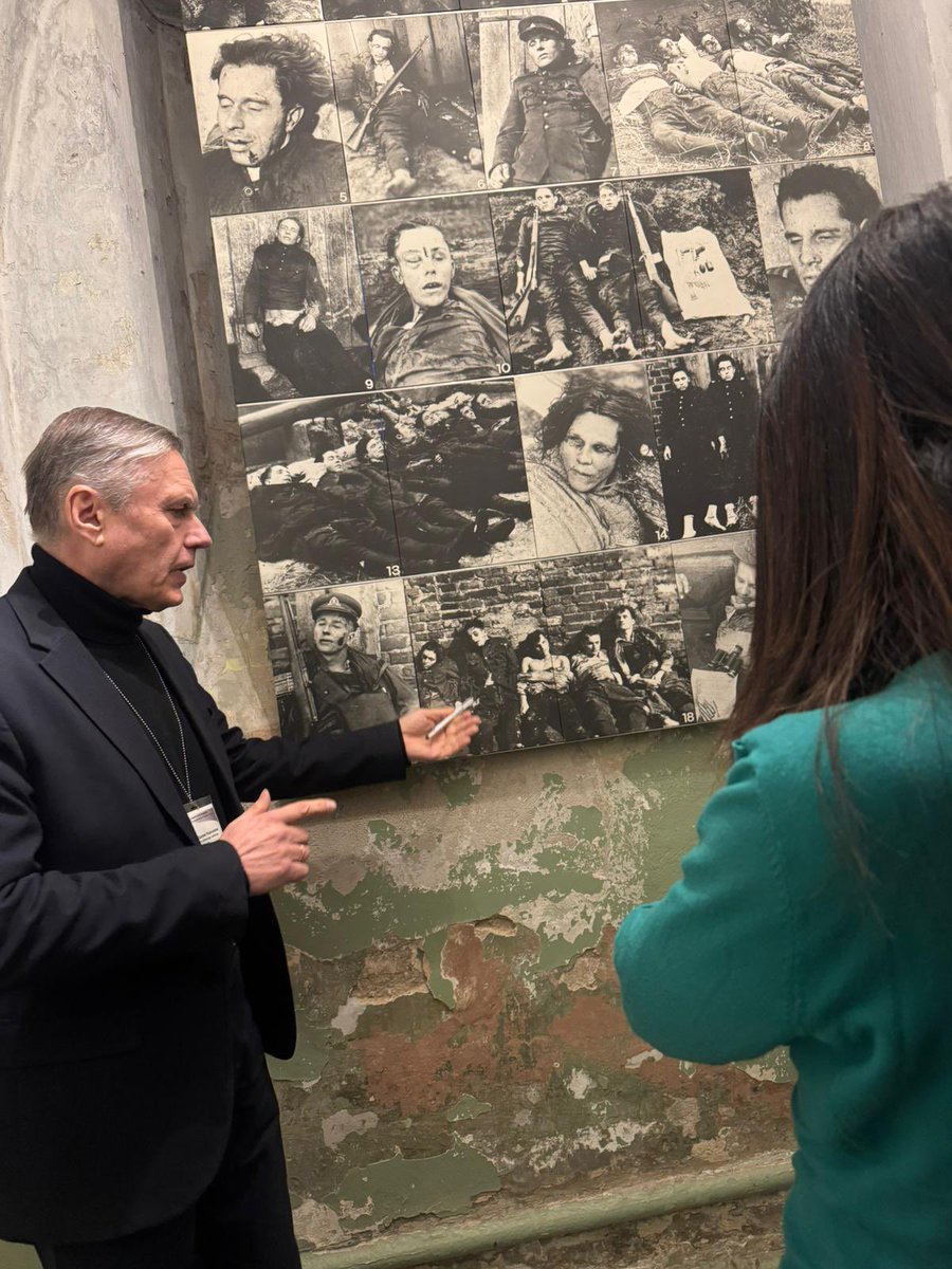 Con colpevole ritardo ho letto l’intervista di Bettini che invita il Partito Democratico a cambiare atteggiamento sul regime di Putin. 

Il caso vuole che io sia in Lituania per una serie di incontri di lavoro e che proprio oggi abbia visitato a Vilnius il museo dell’occupazione