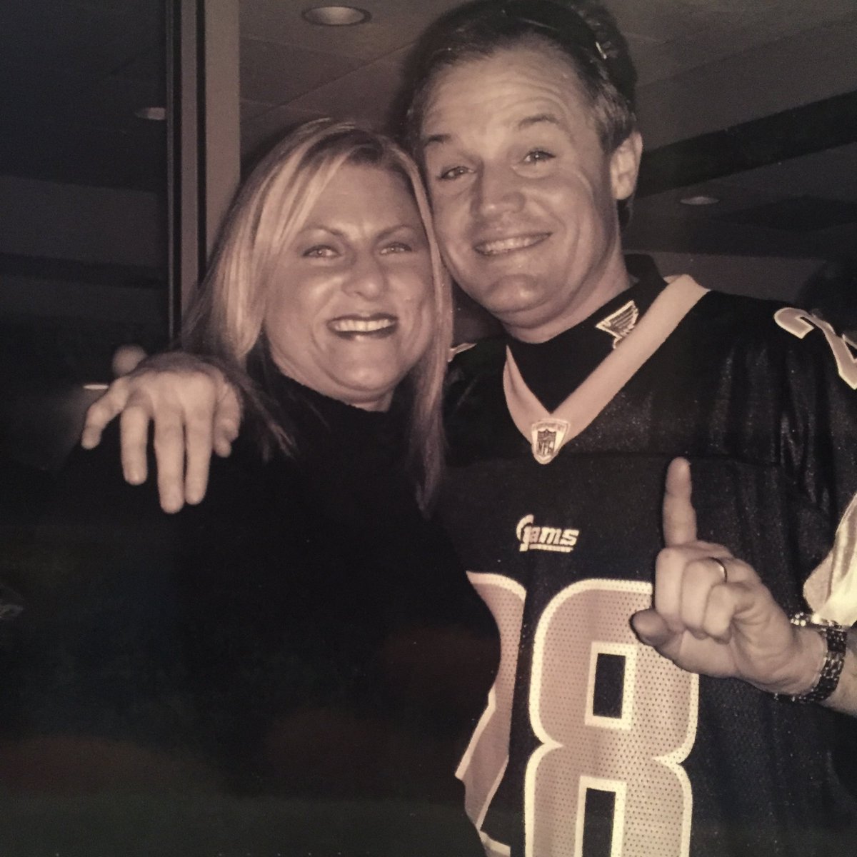 TSize2's tweet image. Hey @Kenny_Wallace … even though not our ‘Greatest Show on Turf’ STL Rams amazing times - yesterday’s game brought up great memories we all had here in The Lou!  Lol u digitally signing Tricia’s recently too. Happy New Year to you, Kim &amp;amp; fam. See ya soon my friend.