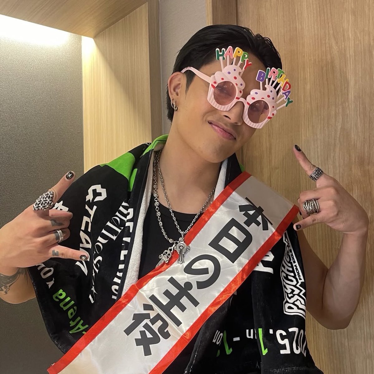 felipuover's tweet photo. "my baby" and it's a 29 year old man 🙇🏻‍♀️ https://t.co/UIy94ih78C