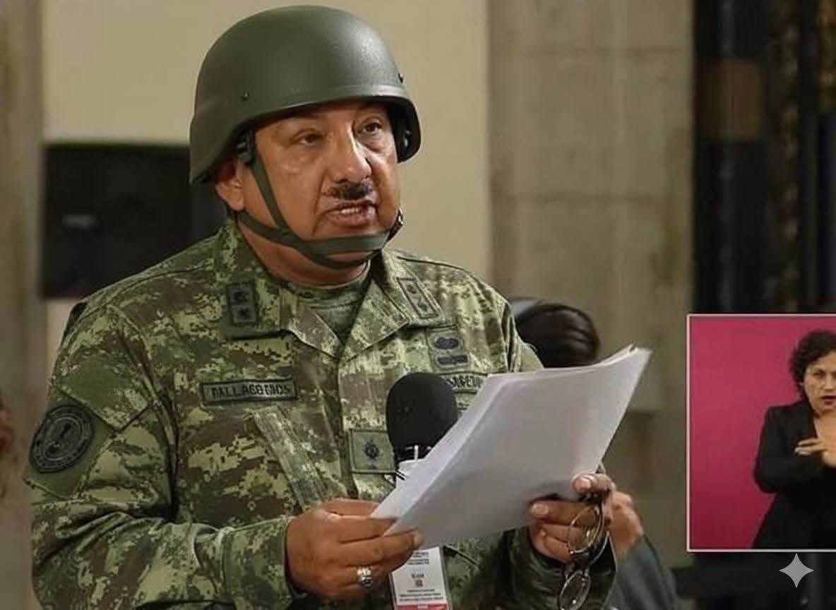 l0rdAlexX's tweet image. El cuarto batallón de infantería, experto en cromar rifles, listo para defender al petróleo mexicano y a nuestra presidenta Claudia Sheinbaum. 🫡🫡