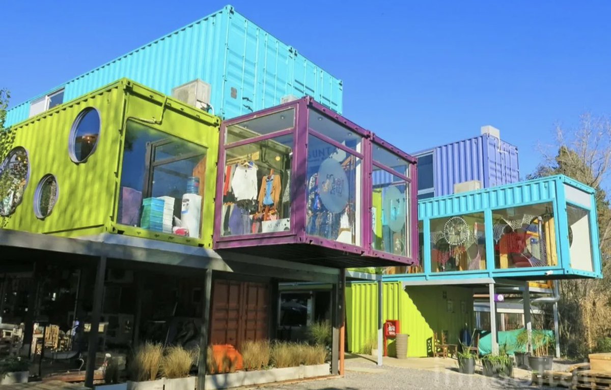 Santarém terá shopping de contêineres no antigo estádio
A cidade de Santarém vai ganhar um novo empreendimento comercial: um shopping center construído com contêineres, no terreno do antigo Estádio Elinaldo Barbosa, no cruzamento da avenida São Sebastião com a Turiano Meira.
O