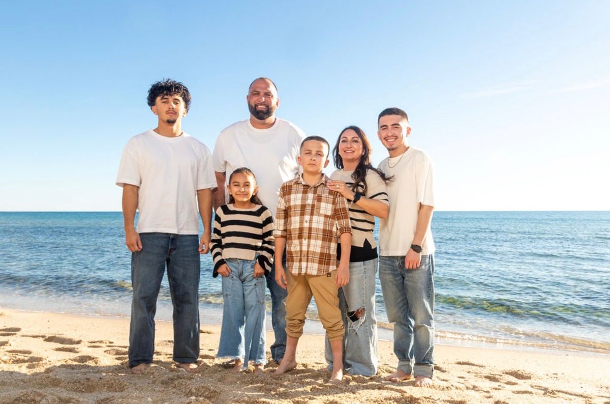 Jaime31108's tweet photo. Grateful for my Dad and Mom and my siblings, couldn’t be more grateful for my family! https://t.co/qY1Us6hYqj
