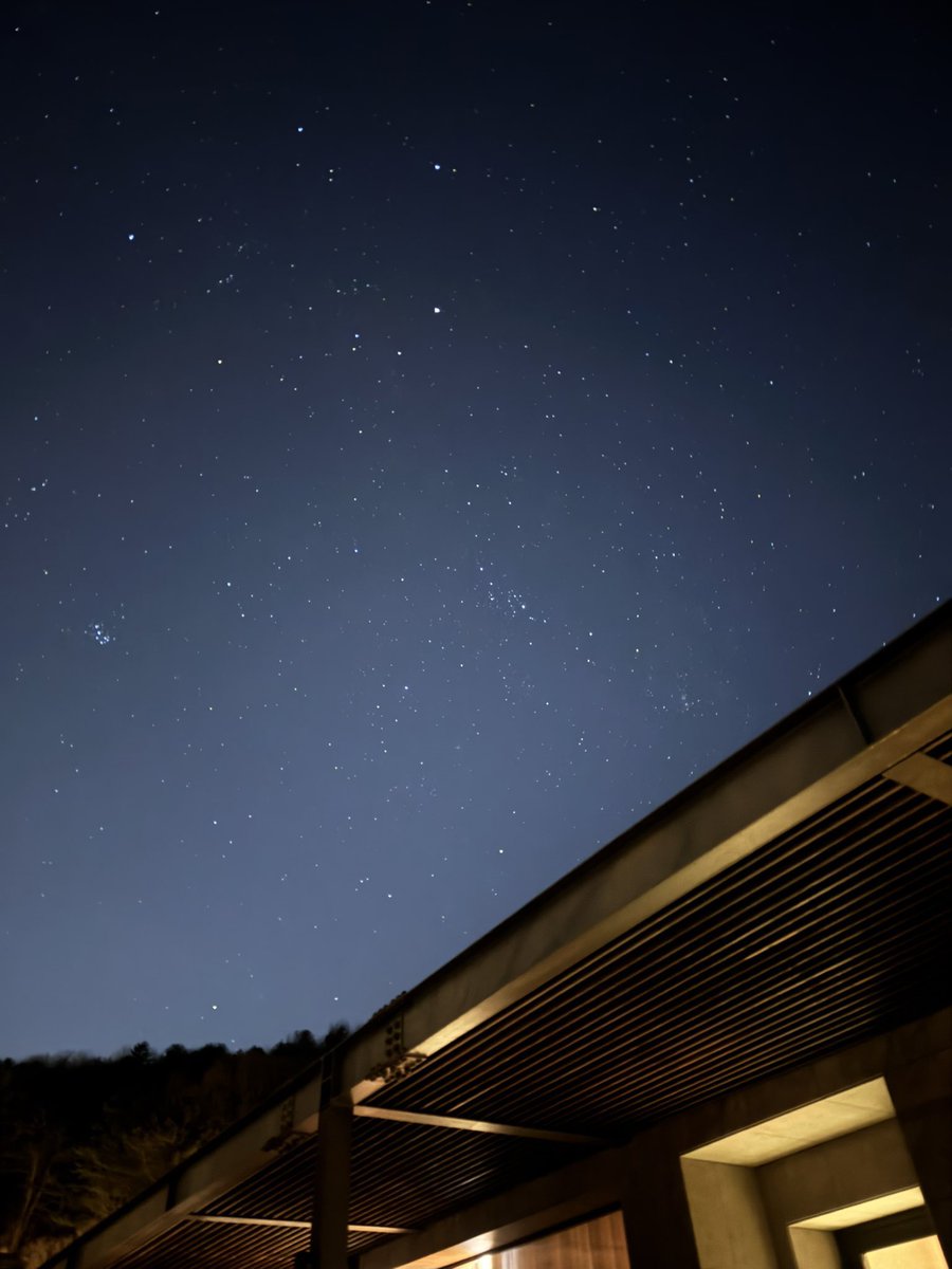 아이폰 별 사진 찍기 🌌
노출 -0.7 
야간모드 ON 10초

후보정 안 했구 기본 카메라로도 이만큼 별 찍을 수 있어