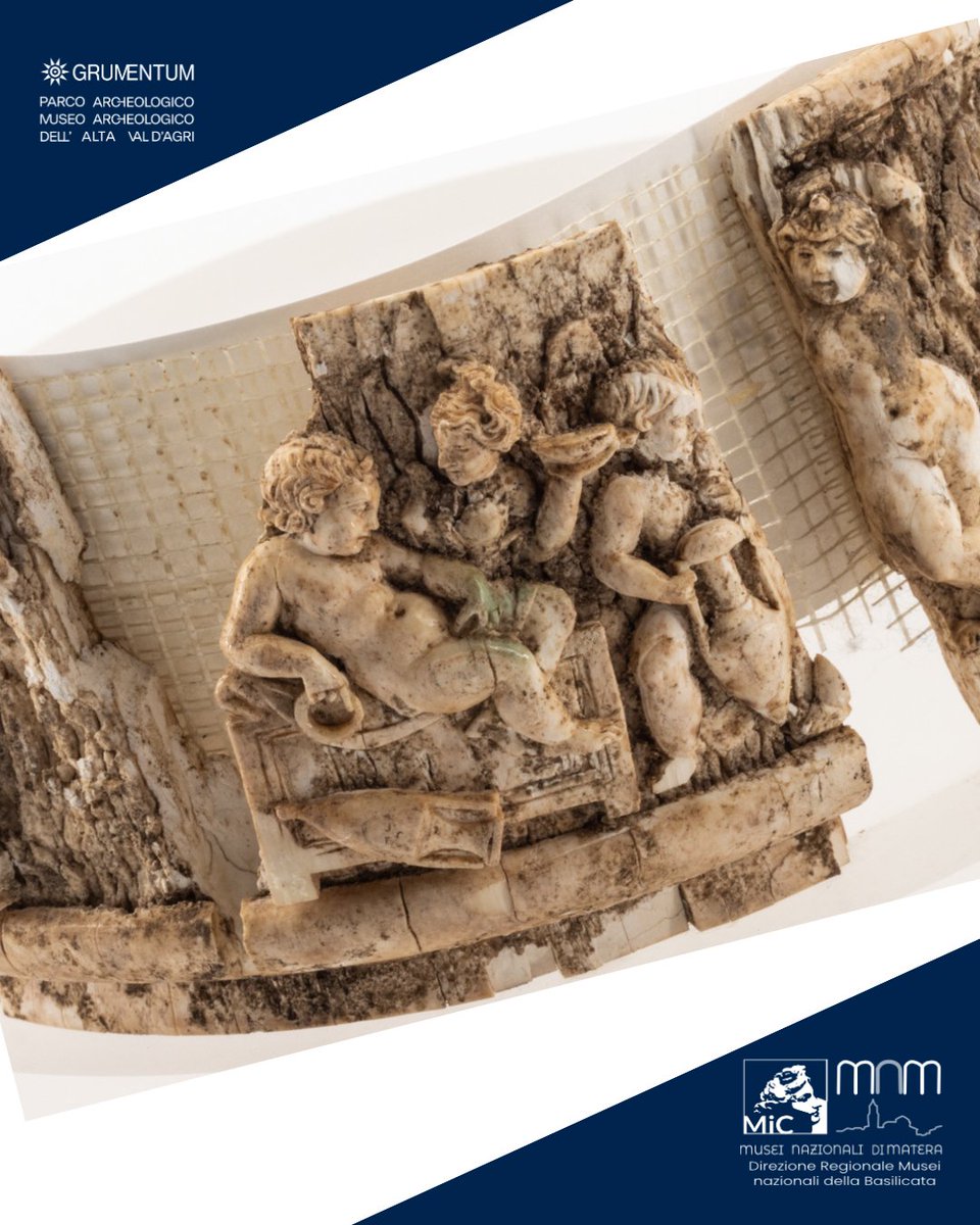 #Dettagli #MuseoArcheologicoAltaValdAgri

Oggi riprendiamo uno dei più bei reperti del nostro museo per soffermarci su un dettaglio ✨ la bellissima pisside in avorio intagliato a bassorilievo, dal Foro di Grumentum, rappresenta una scena dionisiaca con amorini nudi ebbri.