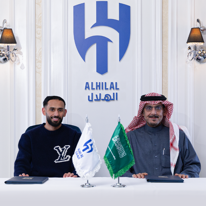 Alhilal_FC's tweet photo. 🔹 "سلطان مندش" هلاليًا لعامين ونصف 💙✍️
