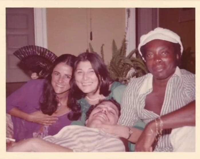 INSPIRAÇÃO! 🚨Marieta Severo, Mercedes Sosa, Chico Buarque &amp; Bituca (Milton Nascimento) juntos! Uma grande atriz brasileira ao lado de três das maiores vozes da América Latina.

Um encontro inesquecível que une arte, música e resistência cultural. ❤️🎵