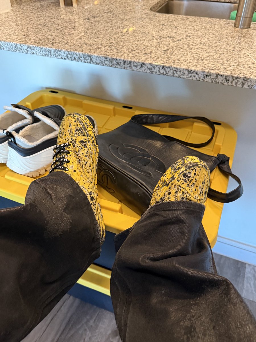 fuckdigitaldash's tweet photo. came moldy cheese vans today https://t.co/1t83XxWaBw